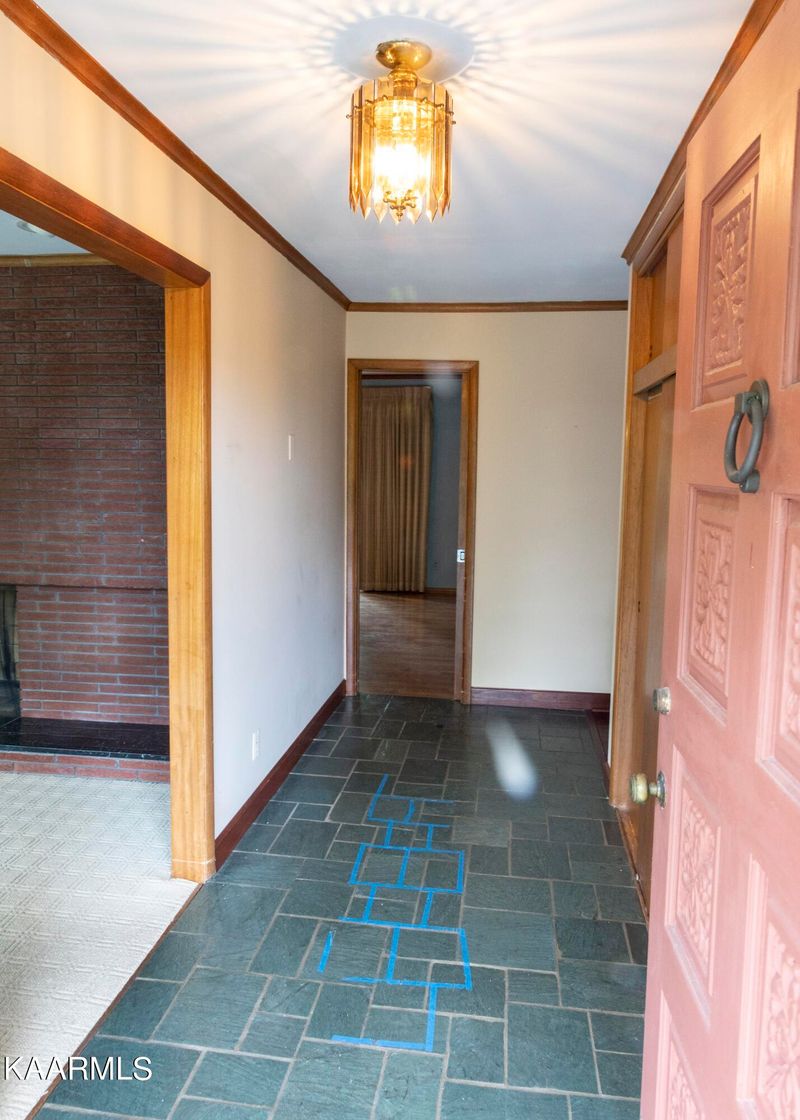 121 Westlook Cir, Oak Ridge, TN 37830