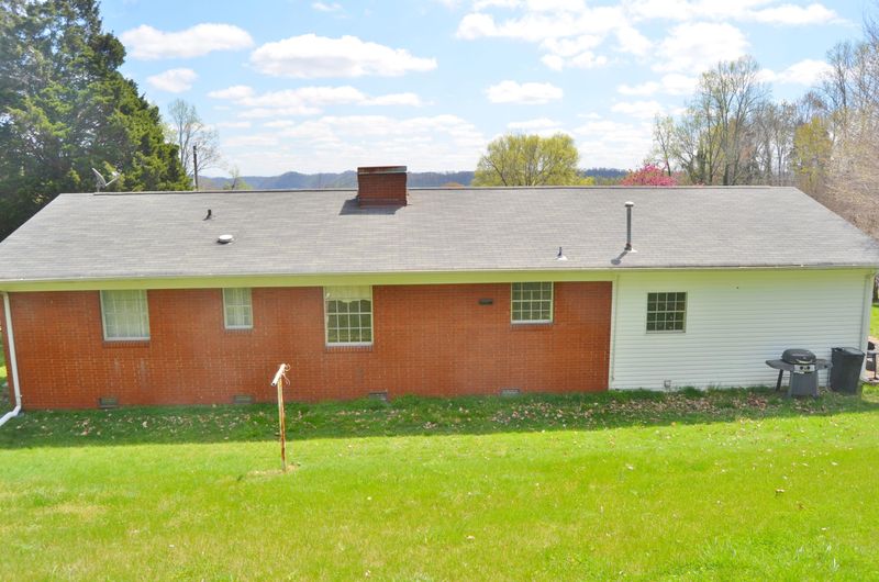 121 Westwood Dr, Clinton, TN 37716