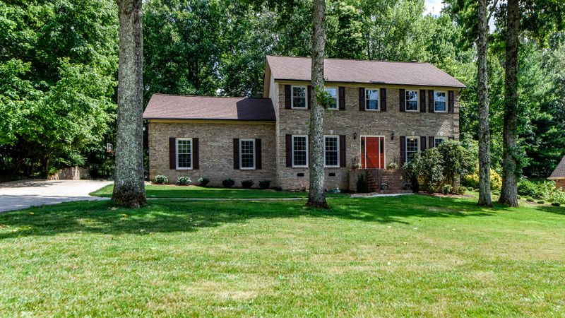 121 Whippoorwill Dr, Oak Ridge, TN 37830
