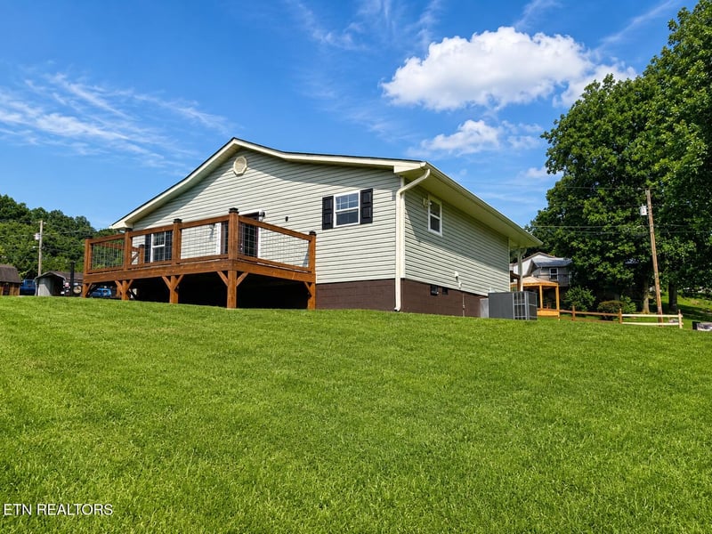 121 Willow Creek Rd, Wartburg, TN 37887