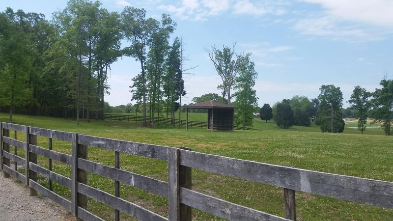 1210 Davis Ferry Rd, Loudon, TN 37774