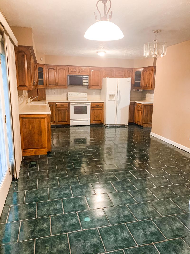 1210 E Dogwood Ln, Sevierville, TN 37862