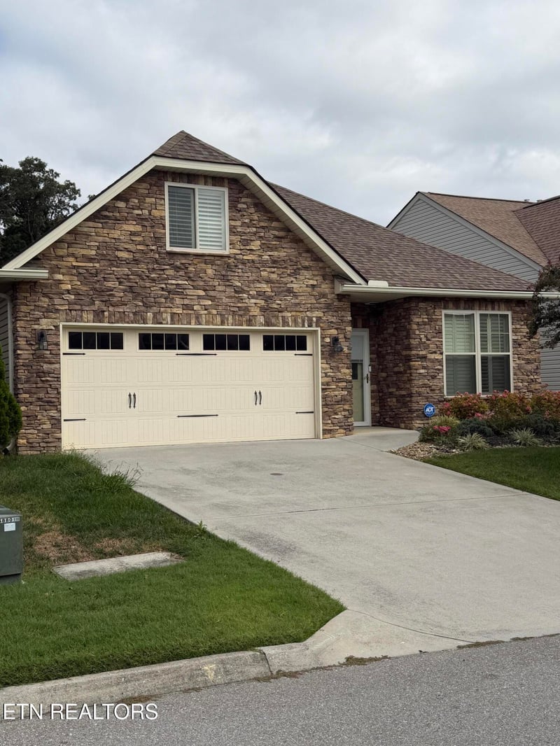 12101 Woodhollow Ln, Knoxville, TN 37932