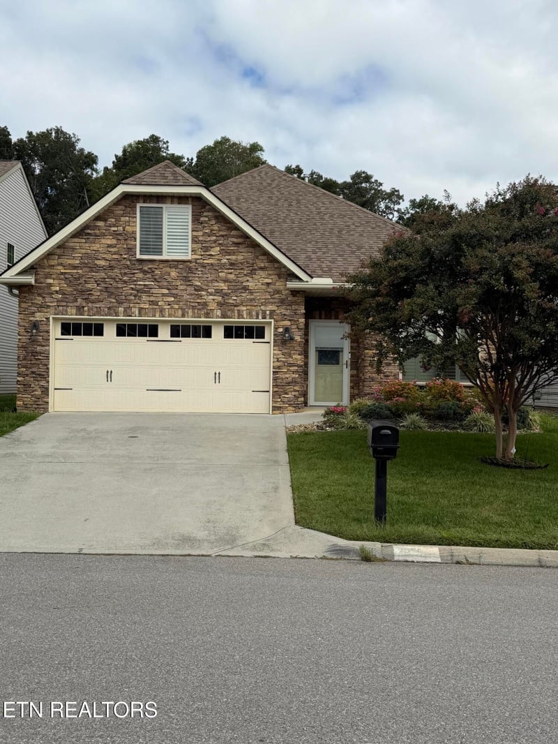 12101 Woodhollow Ln, Knoxville, TN 37932