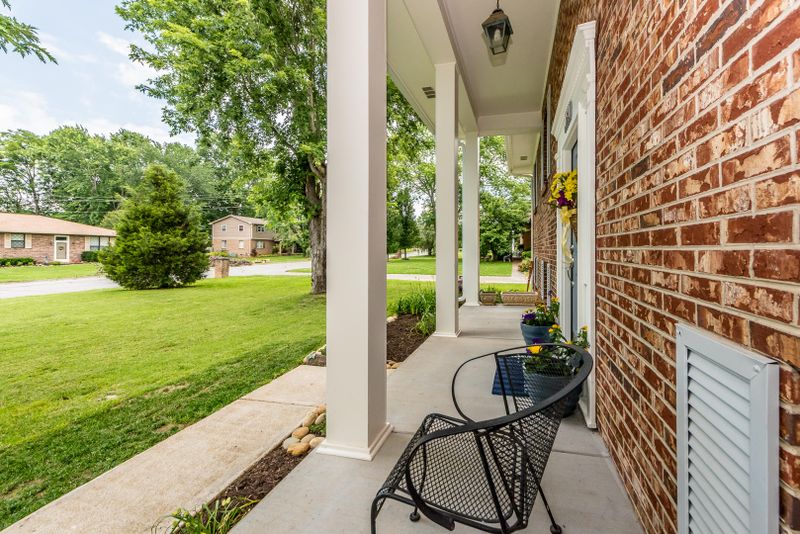 1211 Lenore Ln, Maryville, TN 37804