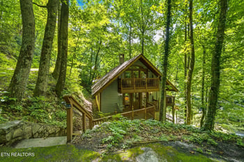 1211 N Baden Dr, Gatlinburg, TN 37738