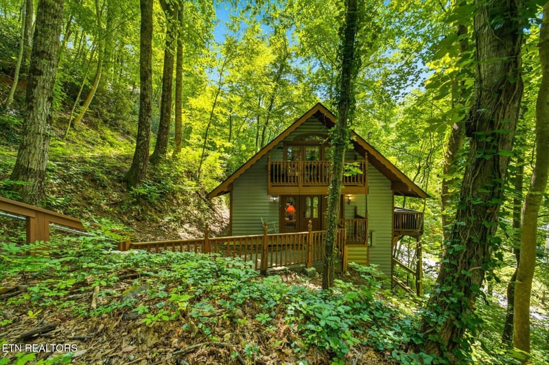 1211 N Baden Dr, Gatlinburg, TN 37738