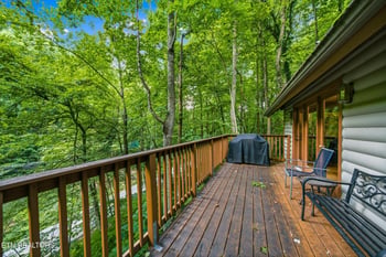 1211 N Baden Dr, Gatlinburg, TN 37738