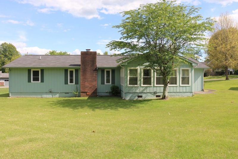 1211 Ridgeway Cir, Athens, TN 37303