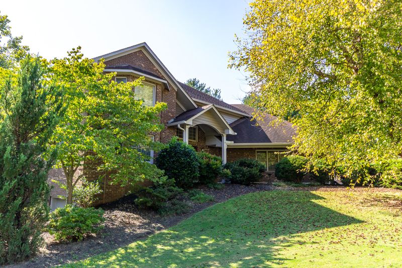 1211 W Hodge Dr, Morristown, TN 37814