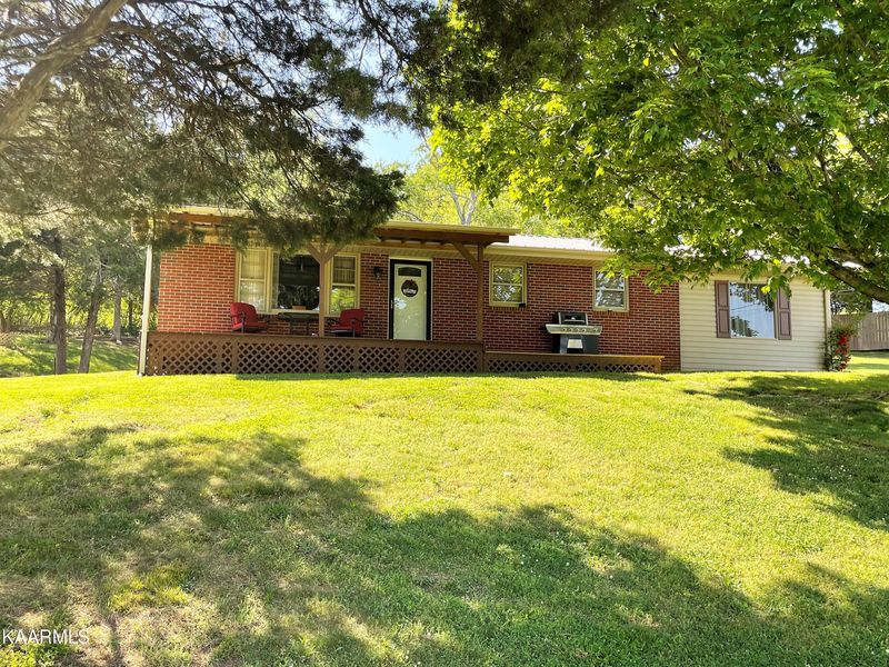 1212 Cook Dr, Loudon, TN 37774