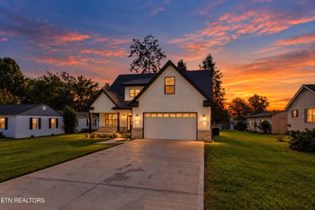 1212 Redwood Ave, Maryville, TN 37803