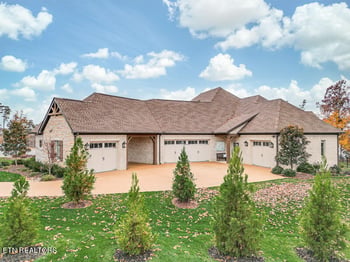 1212 Shadow Hill Dr, Lenoir City, TN 37772