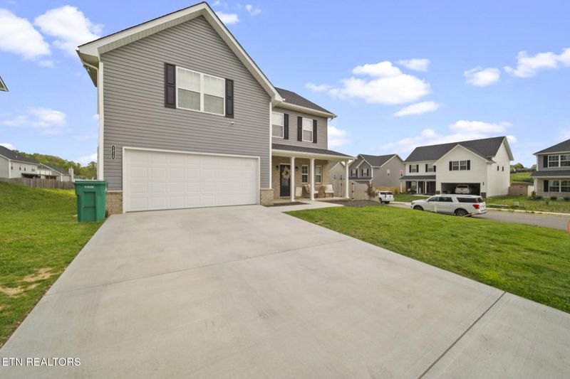 1212 Solstice Dr, Powell, TN 37849