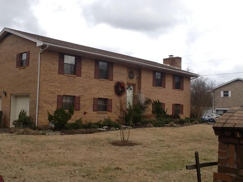 1212 Withers Dr, Maryville, TN 37804