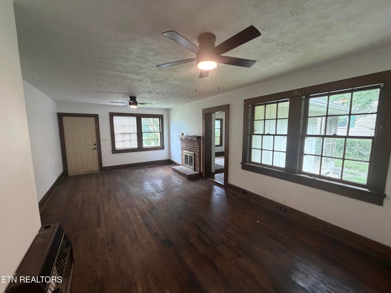 1212 Woodlawn Ave, Maryville, TN 37804