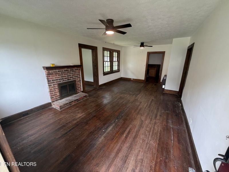 1212 Woodlawn Ave, Maryville, TN 37804