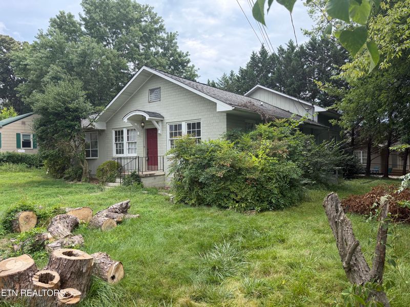 1212 Woodlawn Ave, Maryville, TN 37804