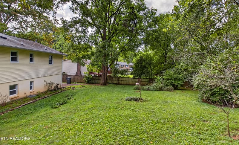 1213 April Dr, Knoxville, TN 37919