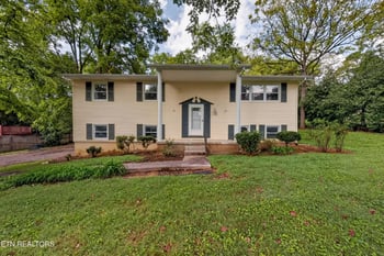 1213 April Dr, Knoxville, TN 37919