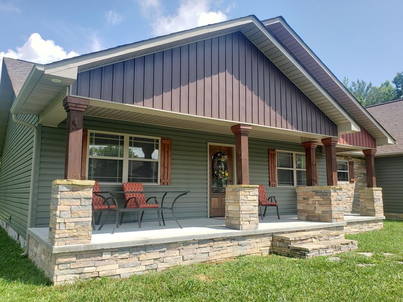 1213 Cooperlake Rd, Oneida, TN 37841