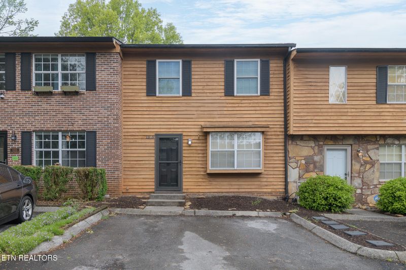 1213 Crest Brook Dr, Knoxville, TN 37923