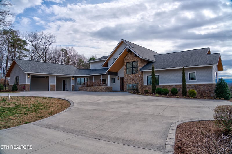 1213 Llama Ln, Sevierville, TN 37862