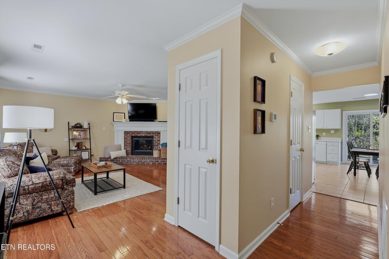 1213 Sparwood Ln, Knoxville, TN 37932