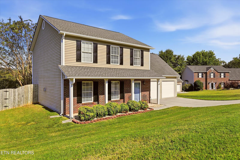 1213 Sparwood Ln, Knoxville, TN 37932