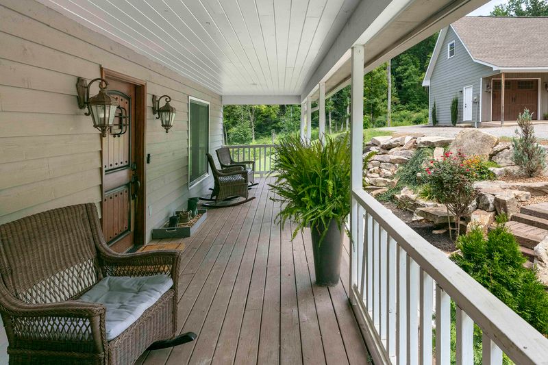 1214 Crest Point Rd, Knoxville, TN 37932