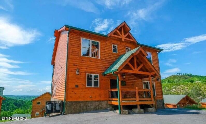 1215 Bird Nest Way, Sevierville, TN 37862