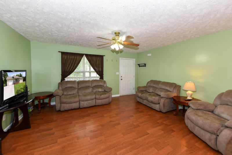 1215 Buford Ct, Greenback, TN 37742