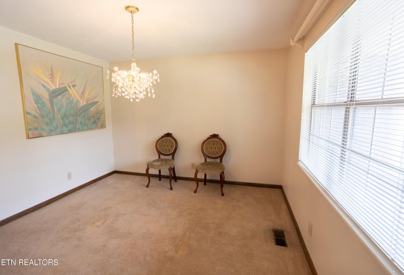 1215 Buxton Dr, Knoxville, TN 37922