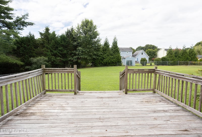 1215 Buxton Dr, Knoxville, TN 37922