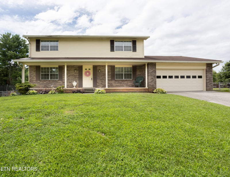 1215 Buxton Dr, Knoxville, TN 37922