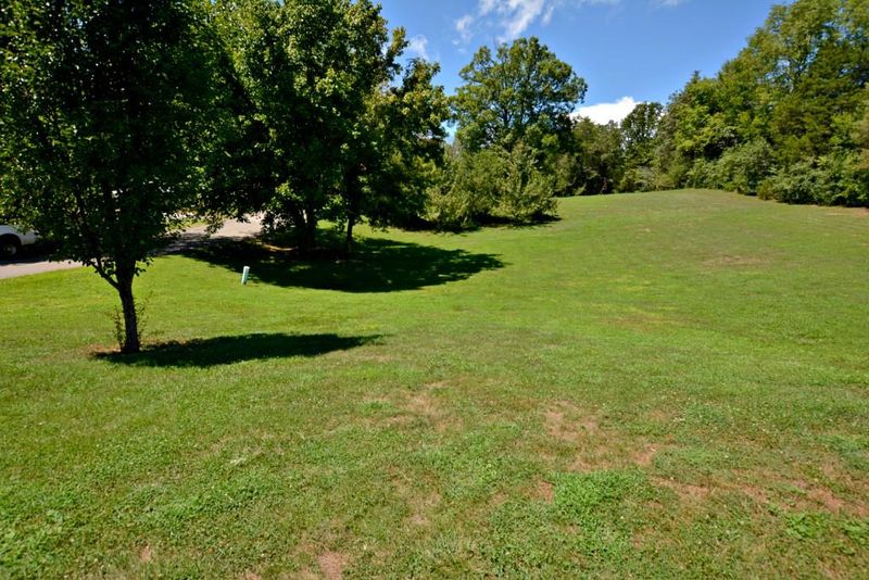1215 Foxwood Dr, Sevierville, TN 37862