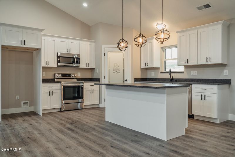 1215 Luke Lea, Sevierville, TN 37862