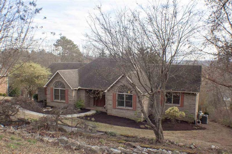 1215 Pine Haven Dr, Morristown, TN 37814