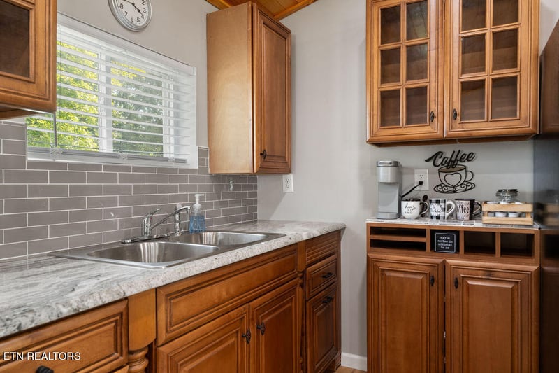 1215 Pine Top St, Lenoir City, TN 37772