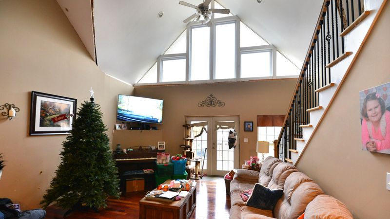 1215 River Bend Dr, Kingston, TN 37763
