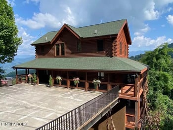 1215 Ski View Dr, Gatlinburg, TN 37738