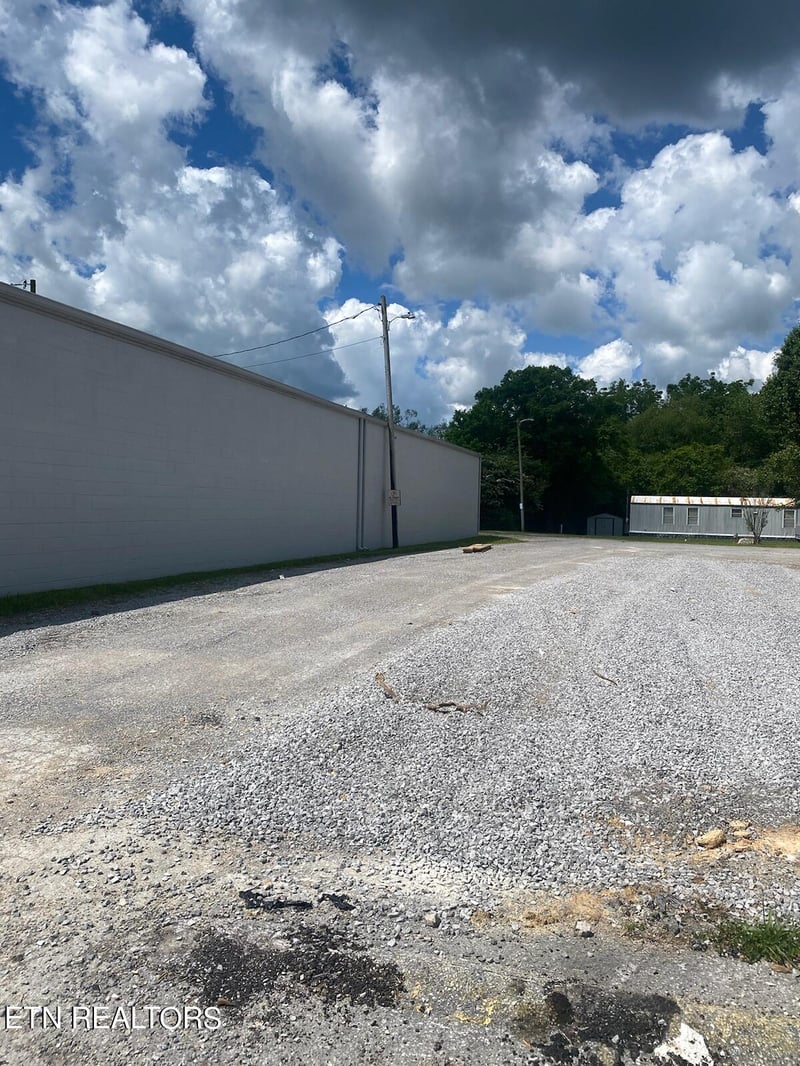 1215 W Avenue Ave, Crossville, TN 38555