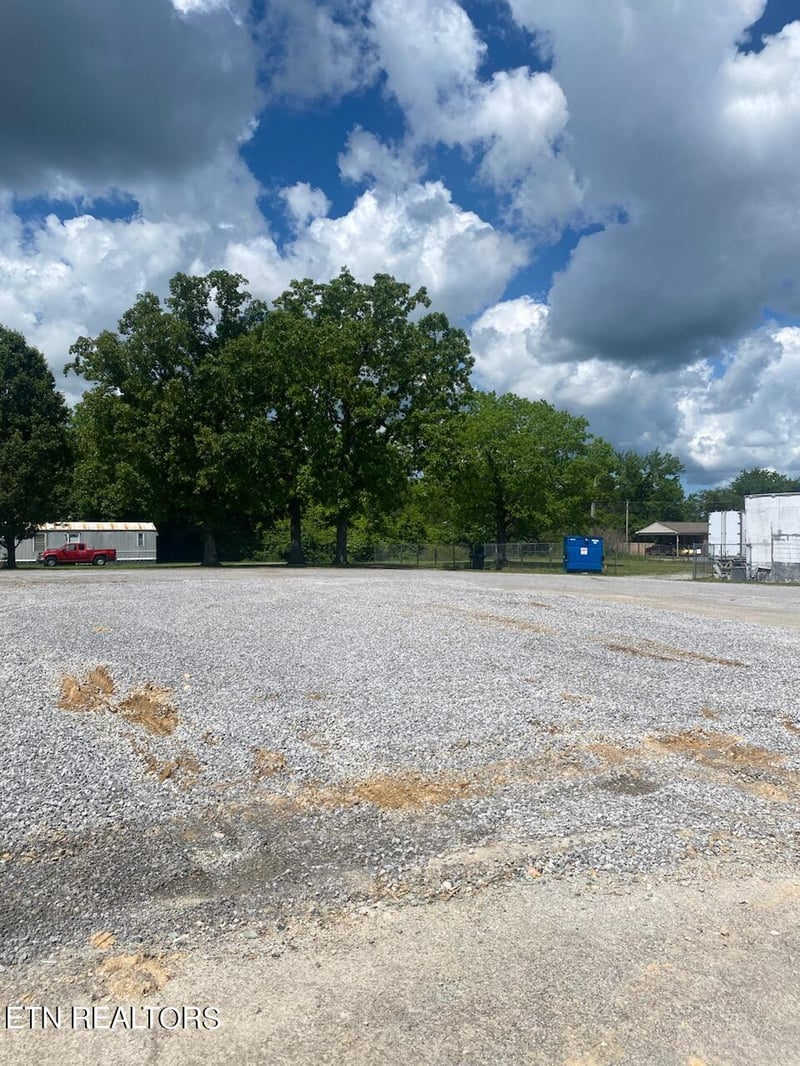 1215 W Avenue Ave, Crossville, TN 38555