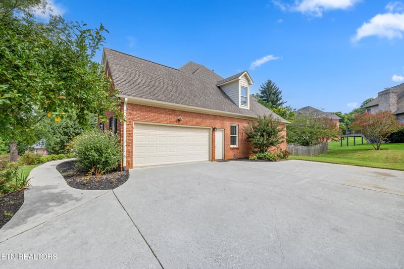 12151 Brookstone Dr, Knoxville, TN 37934