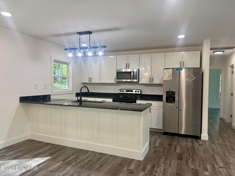 1216 Pilleaux Dr, Knoxville, TN 37912