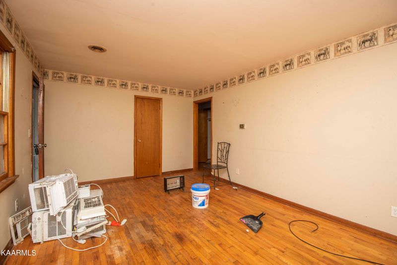 1216 Spring St, Philadelphia, TN 37846