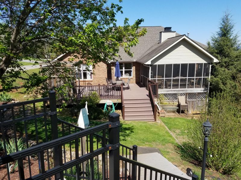 1216 Summerfield Dr, Maryville, TN 37801