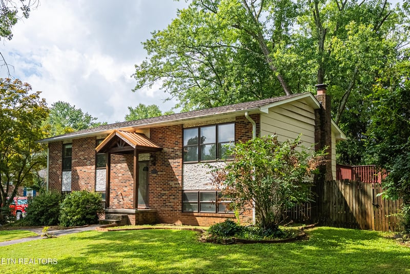 1217 April Dr, Knoxville, TN 37919