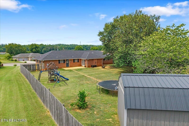 1217 Cedar Ln, Etowah, TN 37331