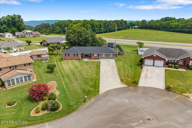 1217 Cedar Ln, Etowah, TN 37331
